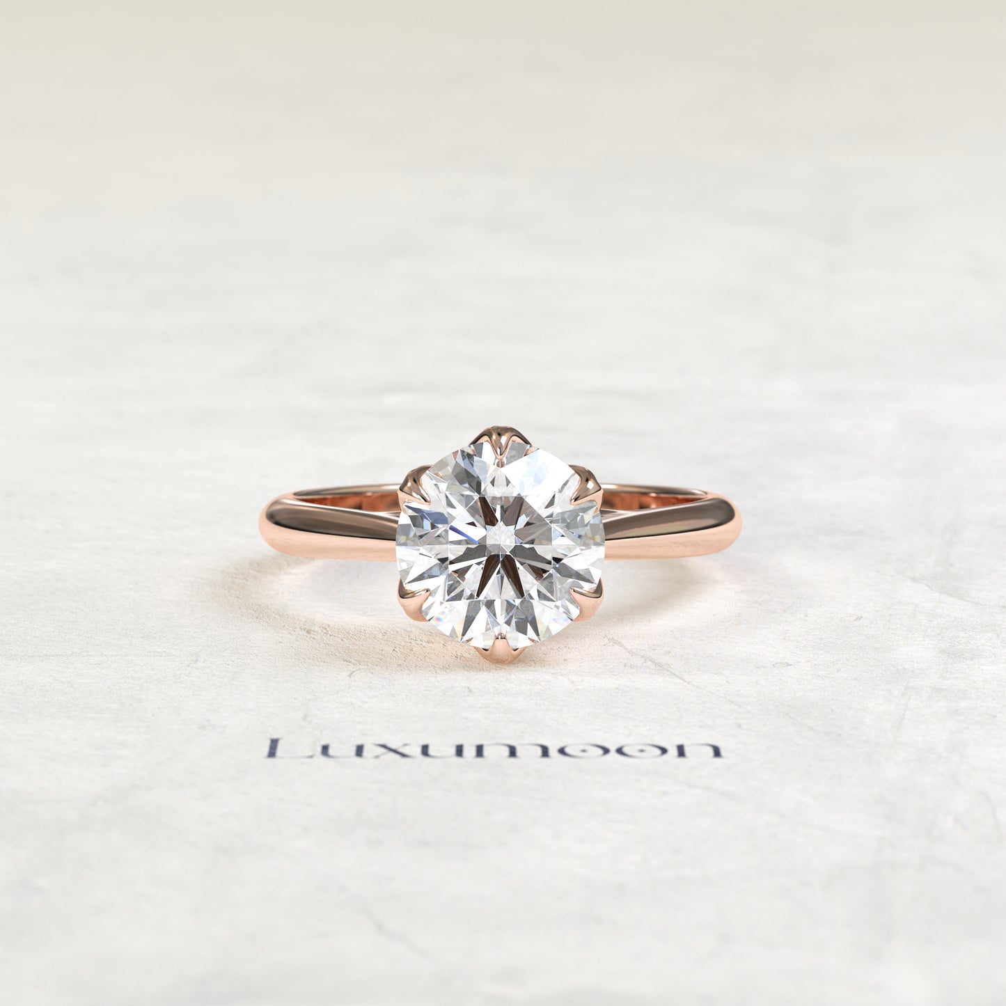 El anillo de compromiso solitario de diamante redondo Nyrelisse – 3 CT con engaste de pétalo