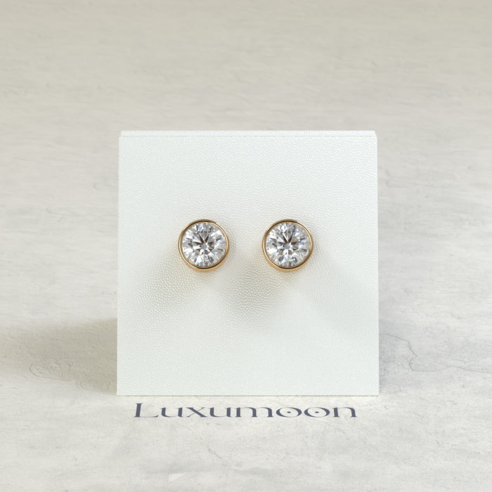 The Celyn – 1 Ct Round Diamond Solitaire Studs in Sleek Full Bezel Setting