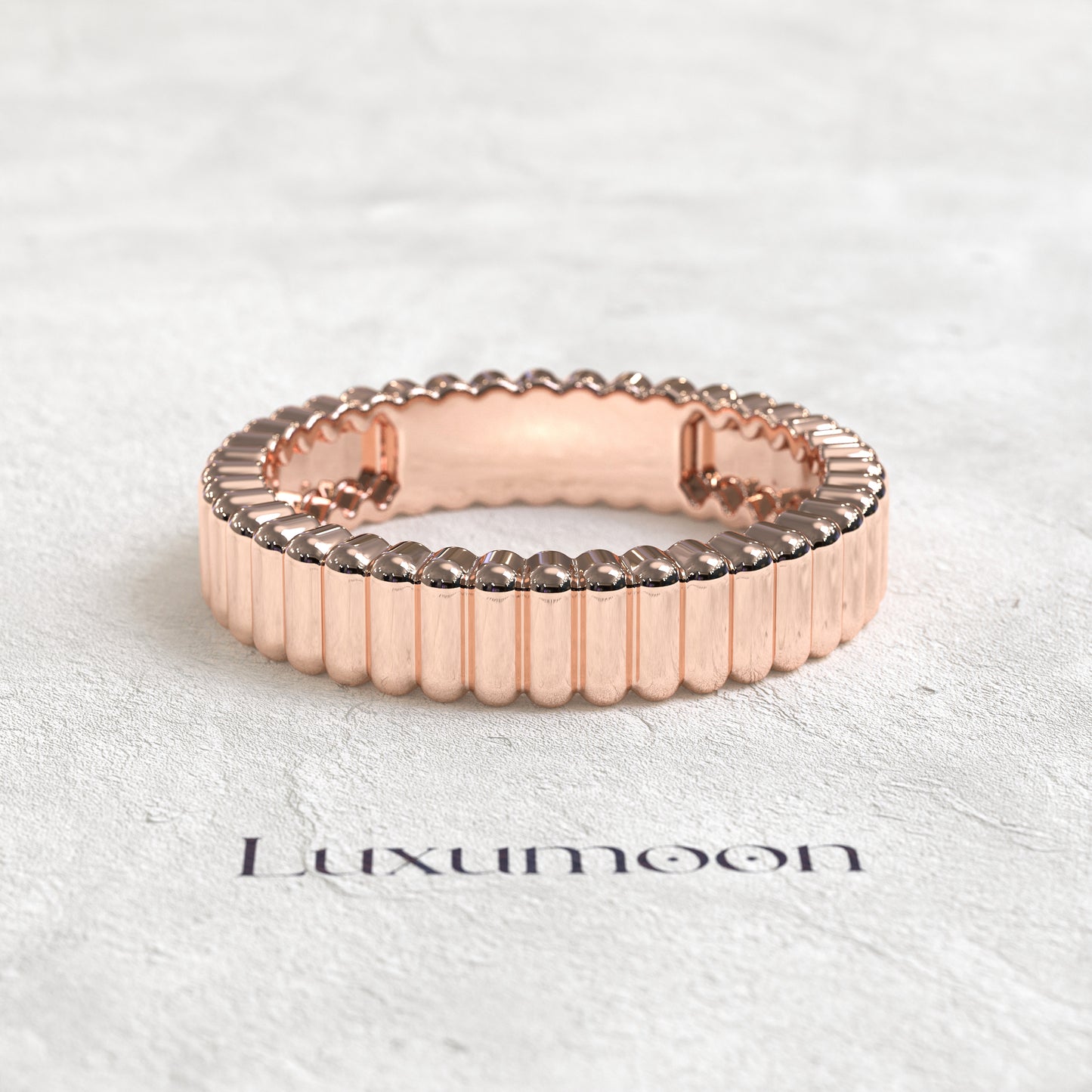 The Solvéra – Sculpted Capsule Gold Band