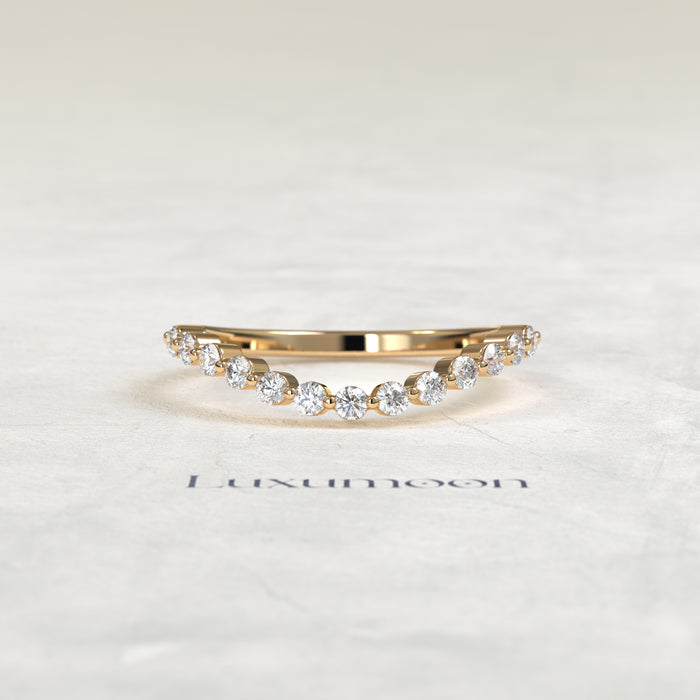 The Yvelyn – Smooth Curved Round Diamond Wedding Band