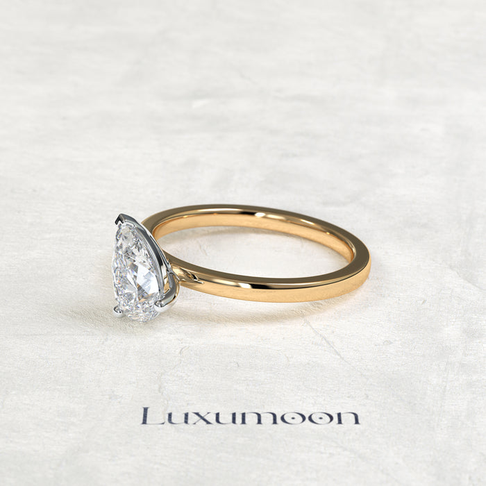 Bague de fiançailles solitaire classique Ilavyn – Diamant poire de 2 carats