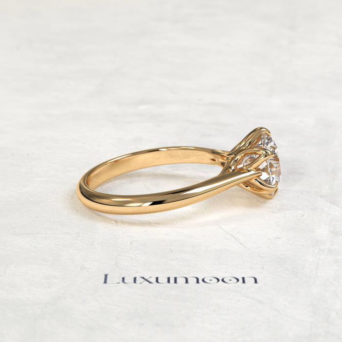 The Nyrelisse – 3 CT Petal Setting Round Diamond Soliatire Engagement Ring