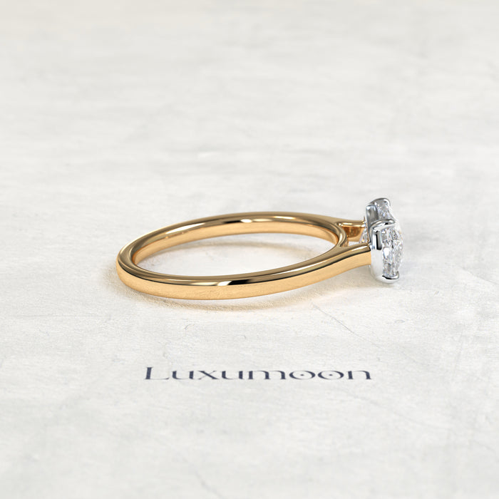Bague solitaire Mirellea – 2 carats, taille coussin allongée est-ouest