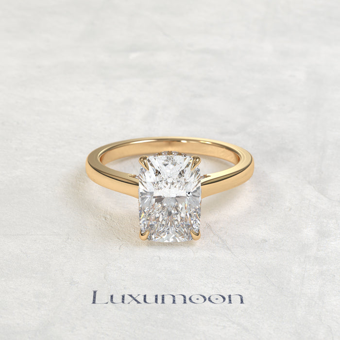 Bague solitaire Norisse – 3 carats, taille coussin allongé, pavage caché