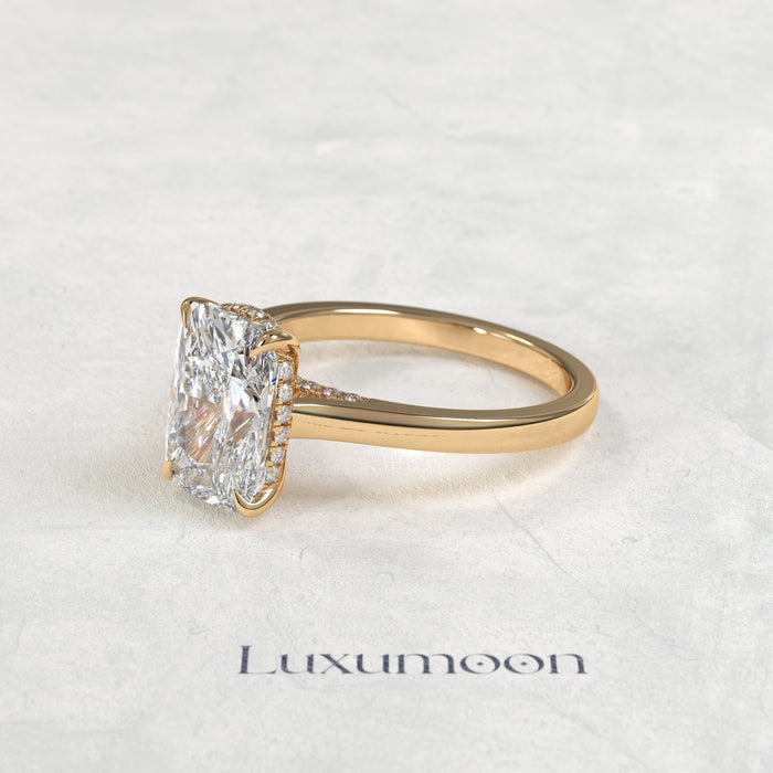 Bague solitaire Norisse – 3 carats, taille coussin allongé, pavage caché