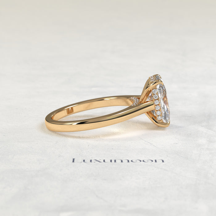 Bague solitaire Norisse – 3 carats, taille coussin allongé, pavage caché