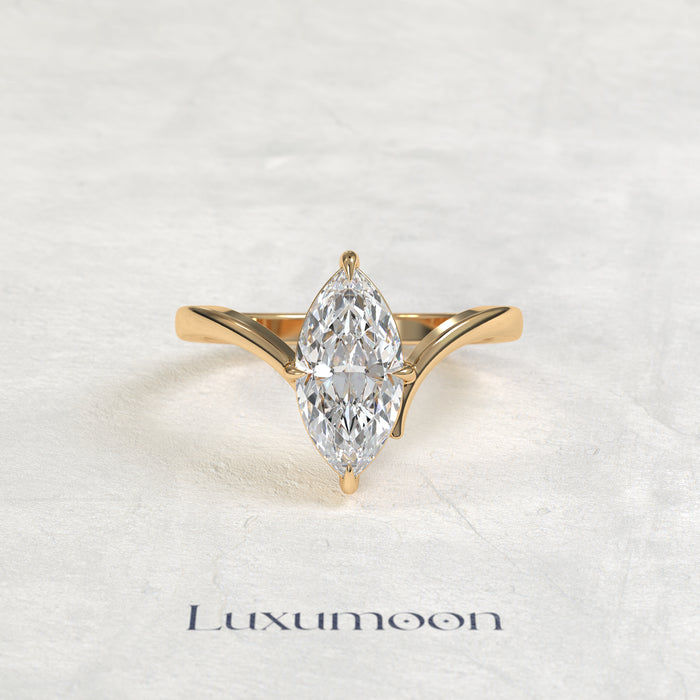 Bague solitaire Delyra – Diamant marquise fluide de 2 carats
