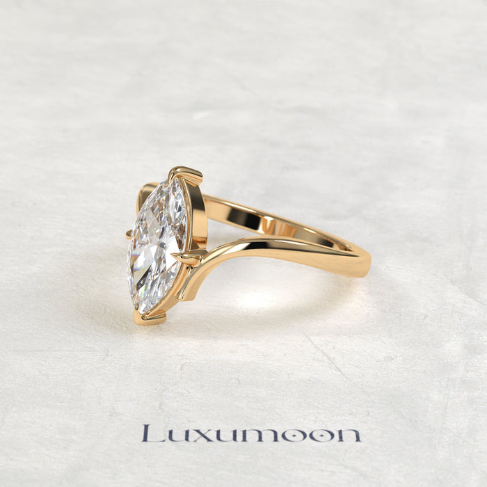 Bague solitaire Delyra – Diamant marquise fluide de 2 carats