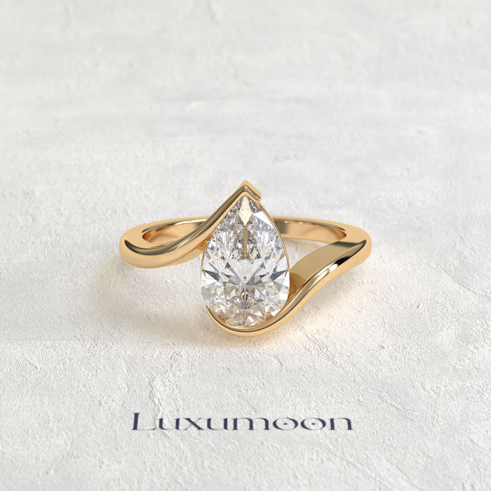 Bague solitaire Aurivyn – 2,5 CT, sertie demi-lunette, en forme de poire
