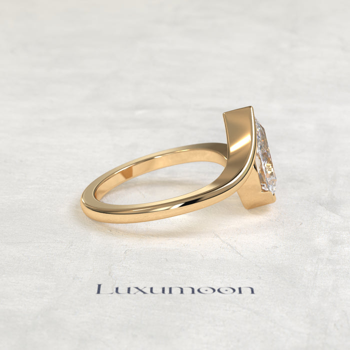 Bague solitaire Aurivyn – 2,5 CT, sertie demi-lunette, en forme de poire