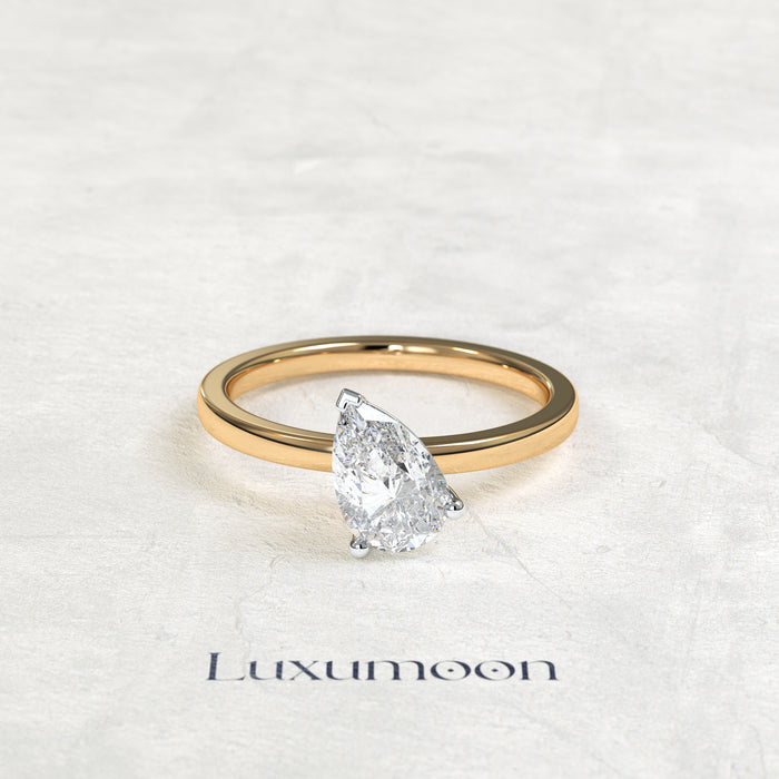 Bague de fiançailles solitaire classique Ilavyn – Diamant poire de 2 carats