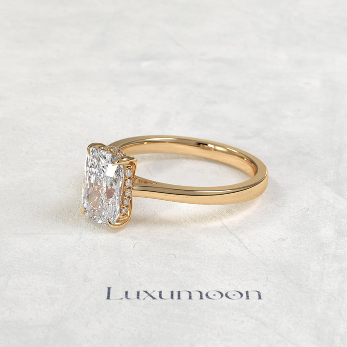 Bague de fiançailles solitaire Orenthia – 4 carats, coussin allongé, halo caché