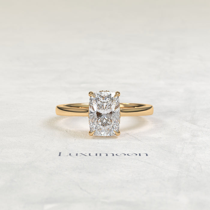 Bague de fiançailles solitaire Orenthia – 4 carats, coussin allongé, halo caché