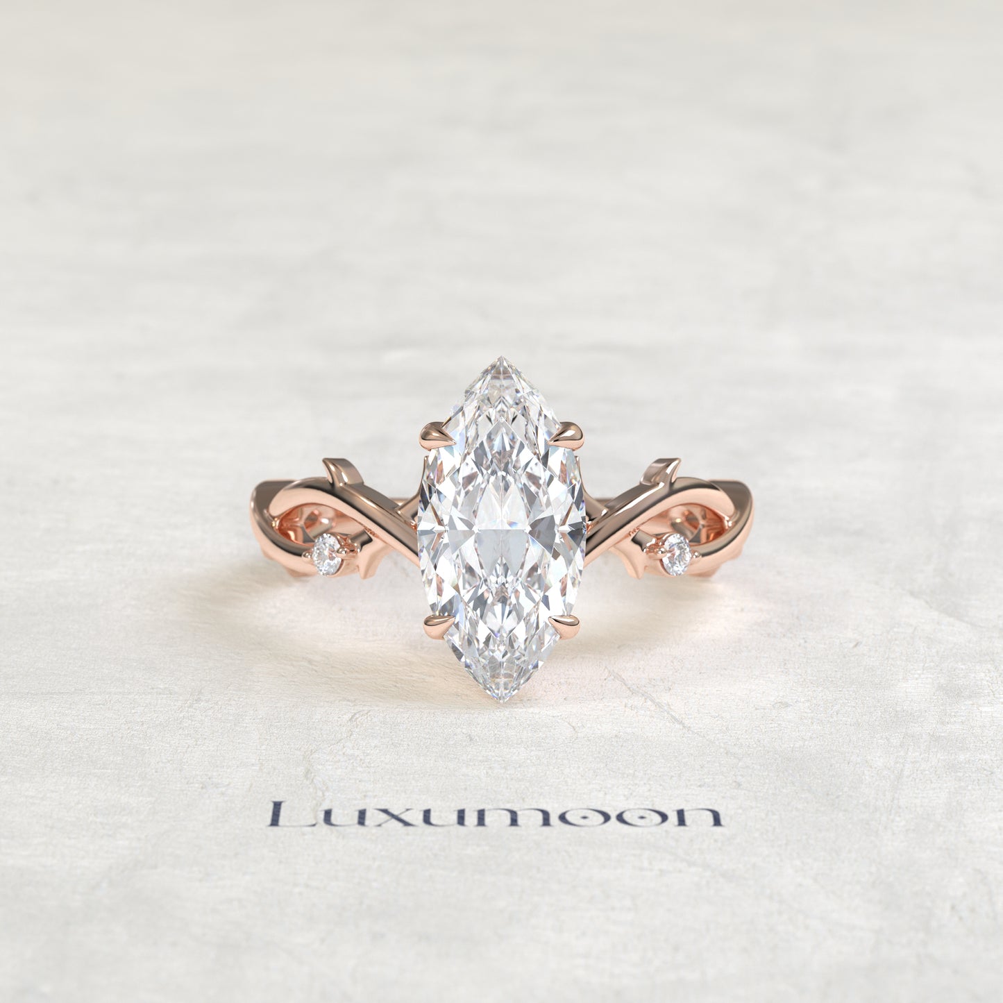 El anillo de compromiso de hoja de vid con diamante marquesa de 1,5 quilates Elya