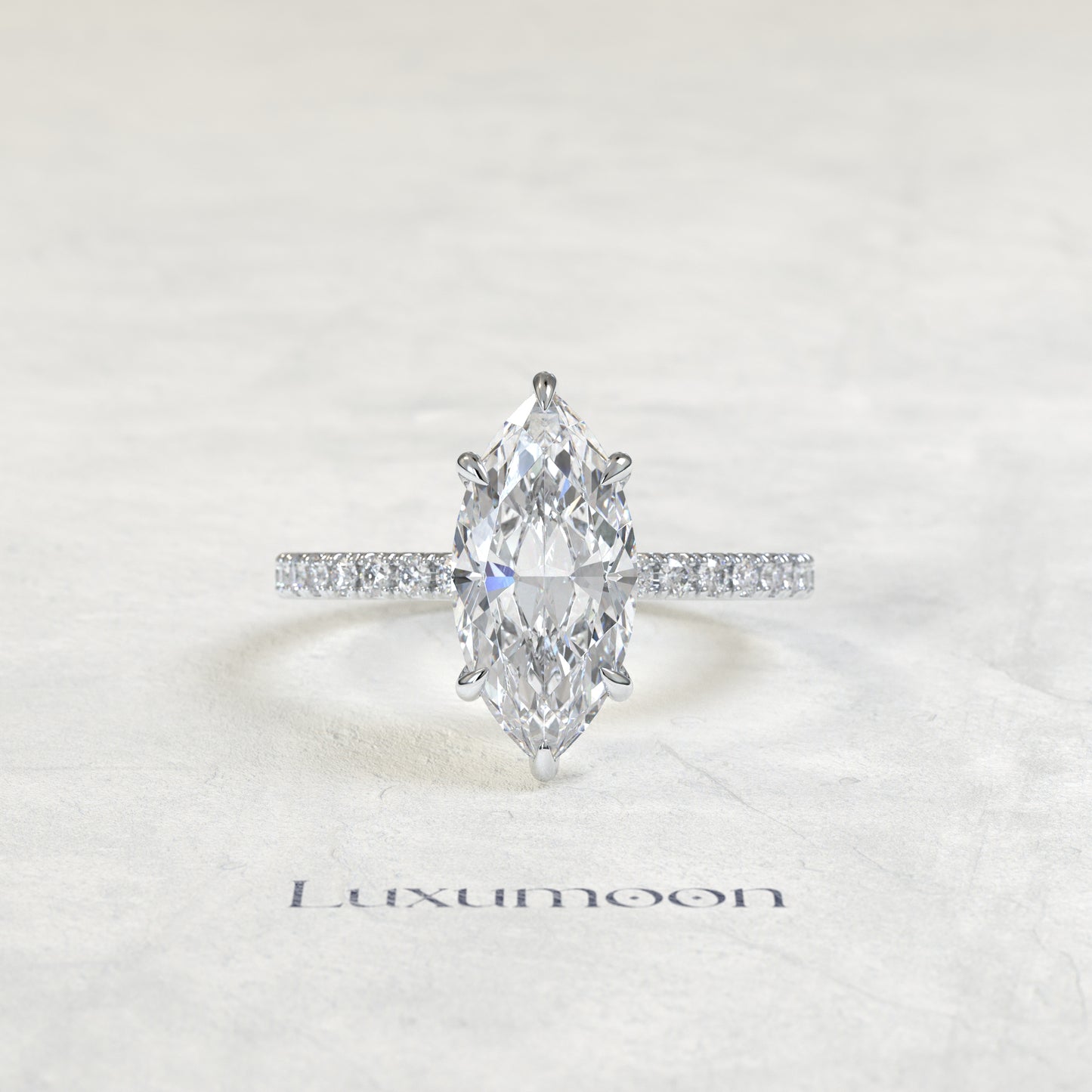 El anillo de compromiso Velor – 2 CT con pavé de diamantes marquesa