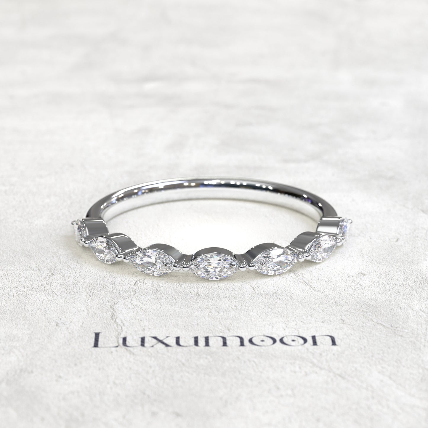 The Amaréth – East Weast Two Connect Dot Marquise Diamond Band