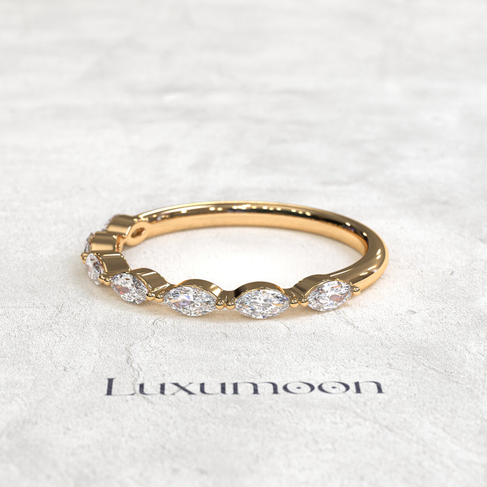 The Amaréth – East Weast Two Connect Dot Marquise Diamond Band