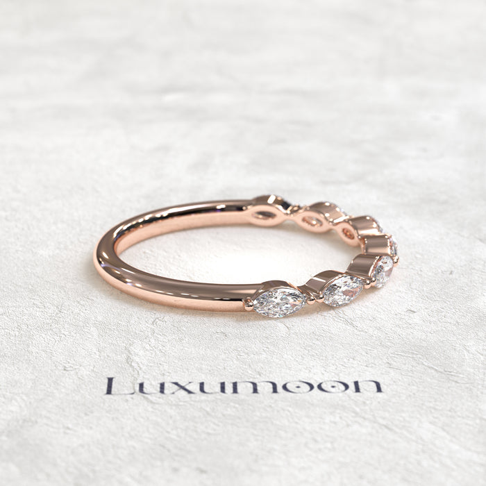 The Amaréth – East Weast Two Connect Dot Marquise Diamond Band