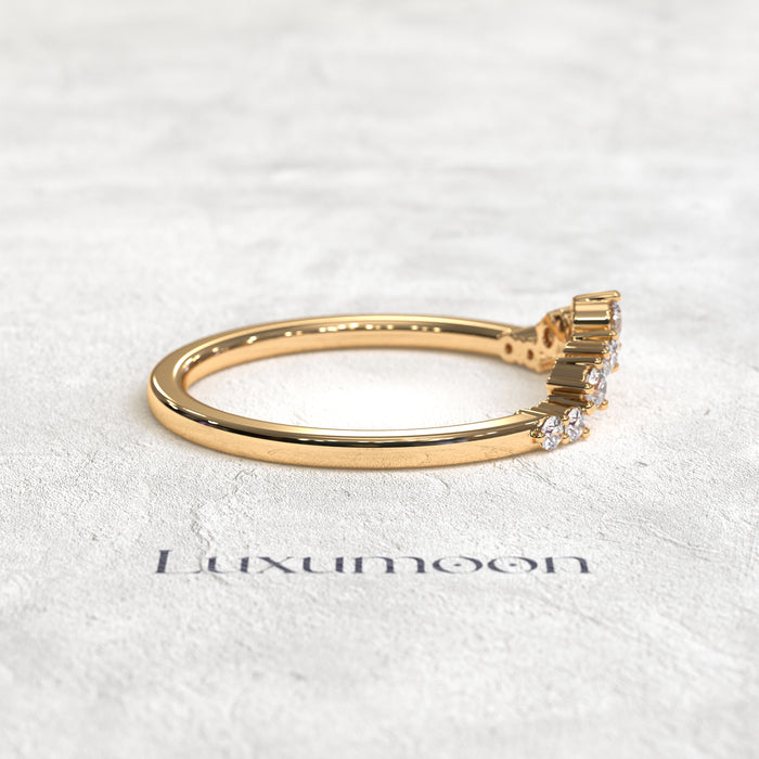 The Cylisse – Crown Contour Round Diamond Band