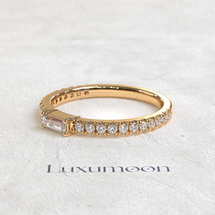 The Noéline – East-West Baguette with Pavé Round Diamond Band