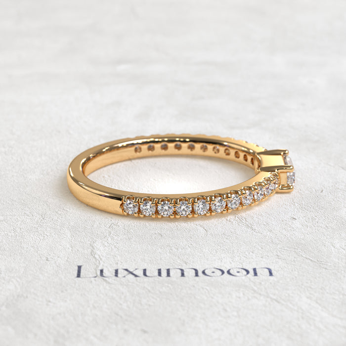 The Noéline – East-West Baguette with Pavé Round Diamond Band