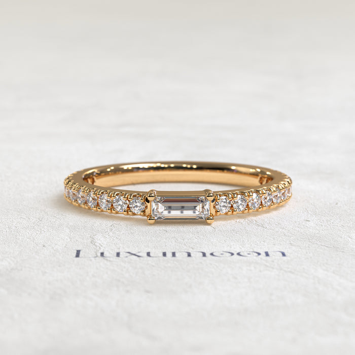 The Noéline – East-West Baguette with Pavé Round Diamond Band