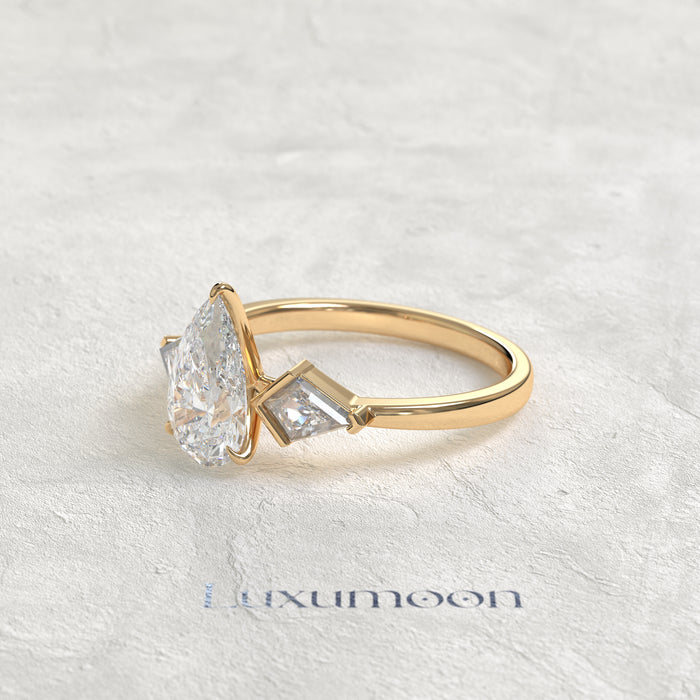 The Loela – Pear Cut Lab Grown Diamond Kite Side Stone Three Stone Engagement Ring
