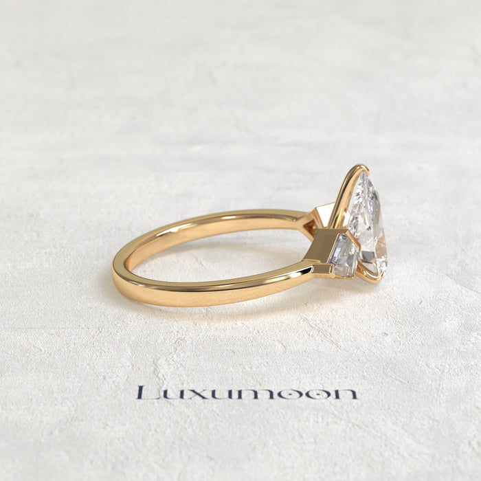 The Loela – Pear Cut Lab Grown Diamond Kite Side Stone Three Stone Engagement Ring