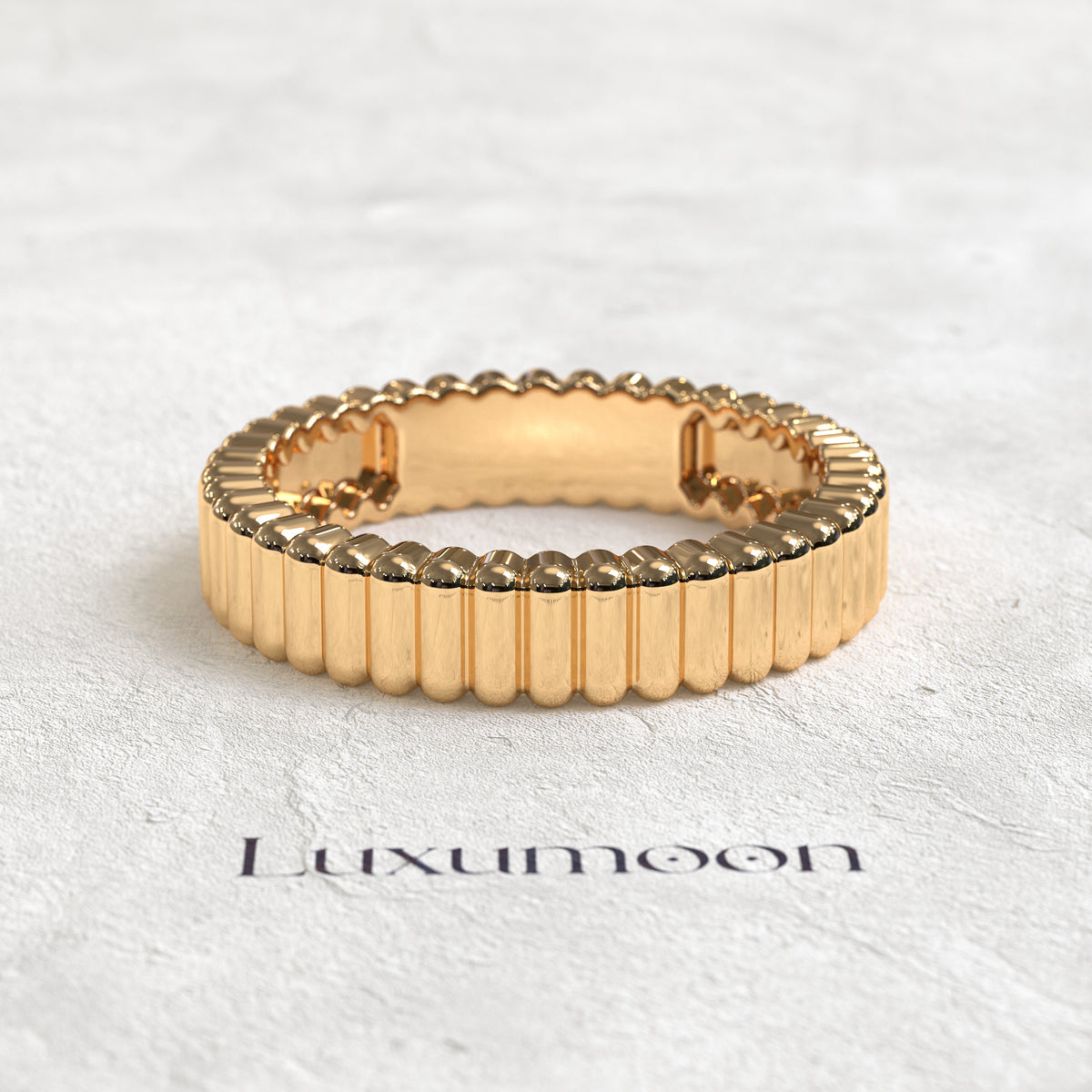 The Solvéra – Sculpted Capsule Gold Band