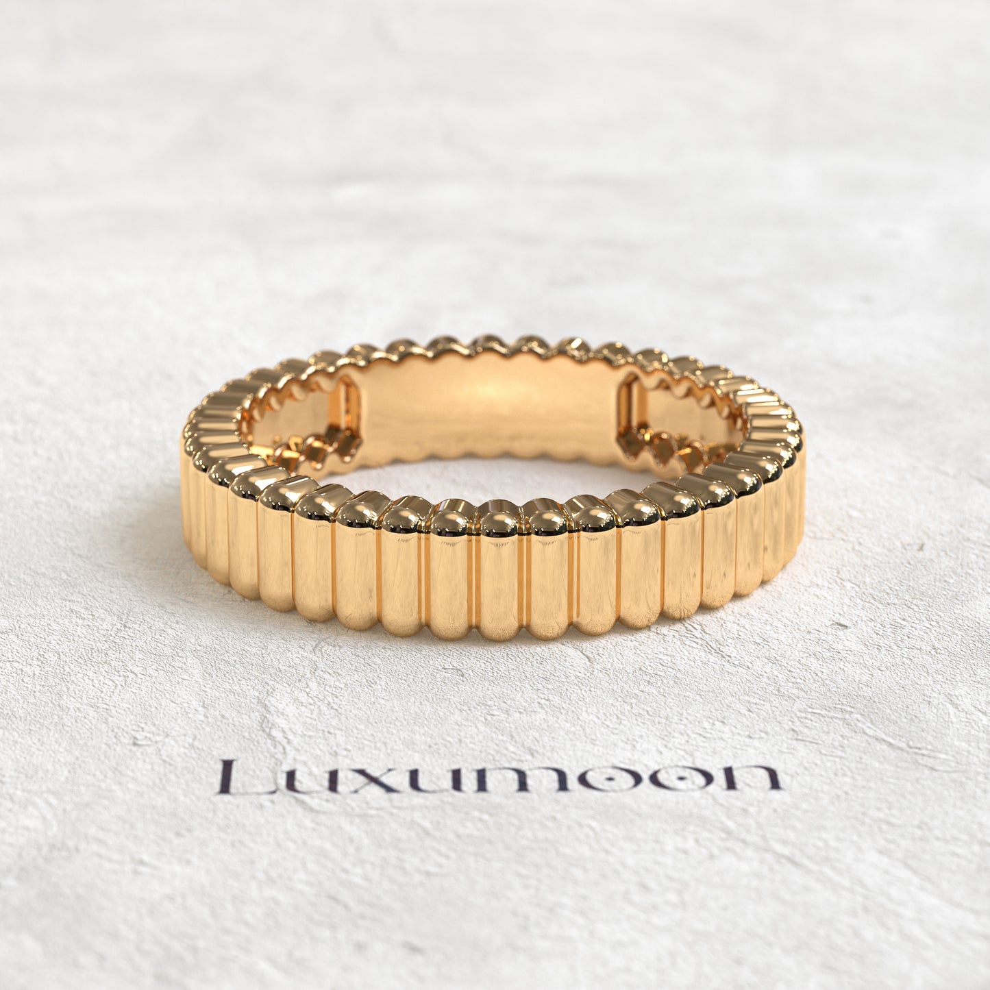 The Solvéra – Sculpted Capsule Gold Band