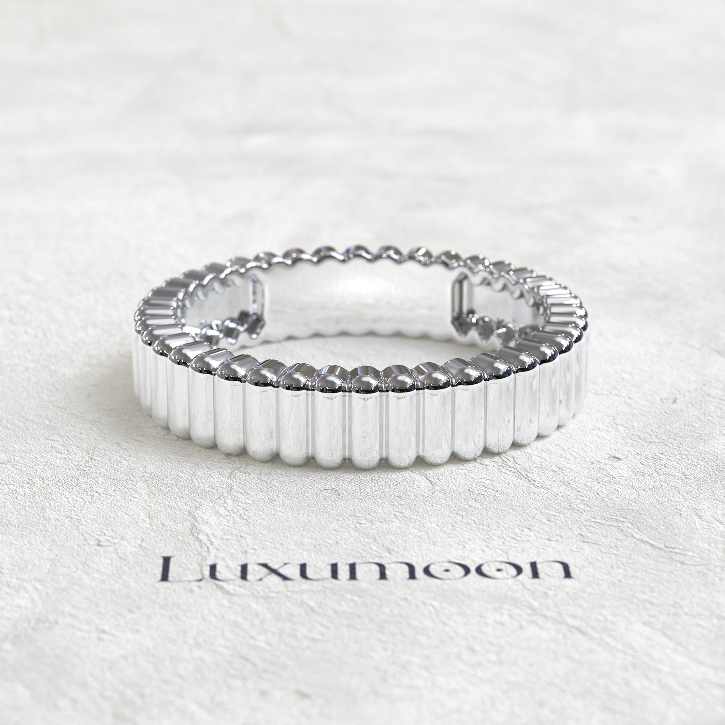 The Solvéra – Sculpted Capsule Gold Band