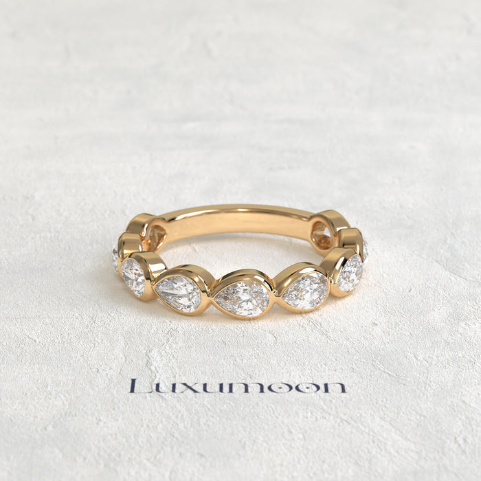 The Koira – Pear Cut Lab Grown Diamond Bezel Set Alternating Eternity Band