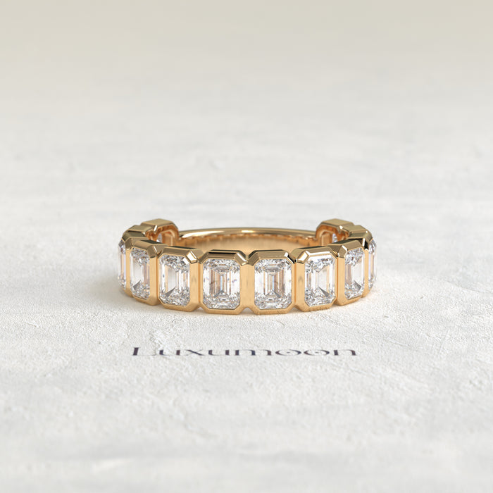 The Gelyna – Emerald Cut Lab Grown Diamond Full Bezel Eternity Band