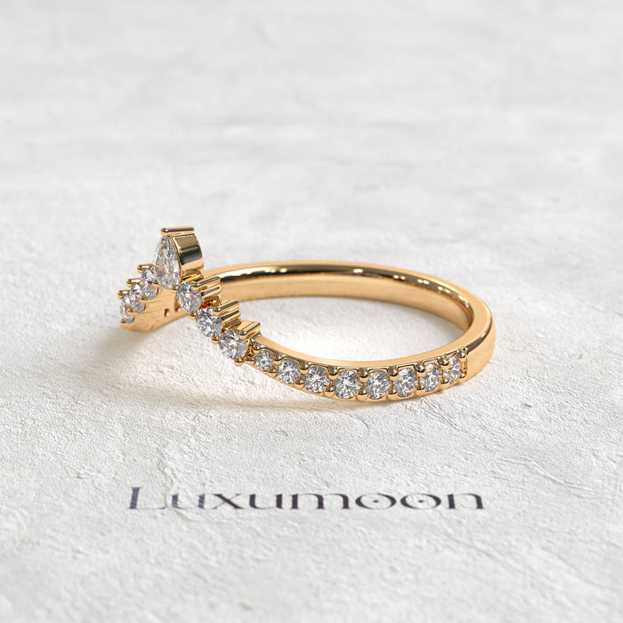 The Althéa – Pear Crown Diamond Band