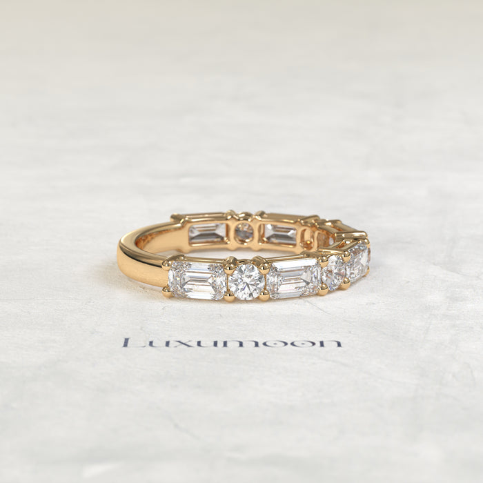 The Qaya – Emerald Cut & Round Lab Grown Diamond Alternating Eternity Wedding Band