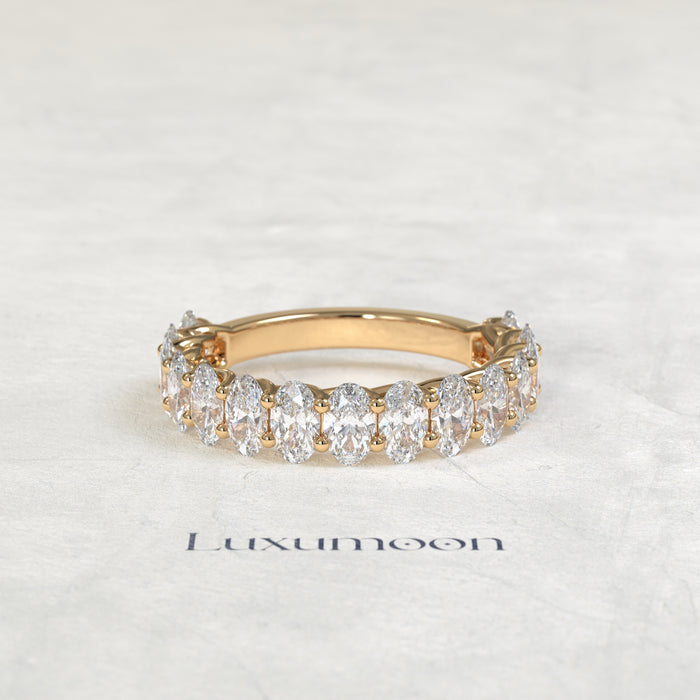 The Avela – Shared Prong Oval Cut Lab Grown Diamond Eternity Band
