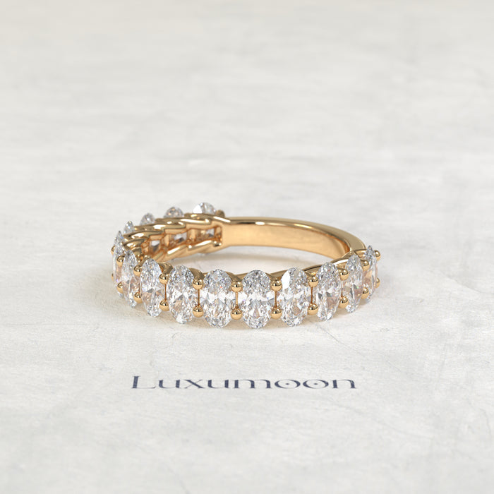 The Avela – Shared Prong Oval Cut Lab Grown Diamond Eternity Band