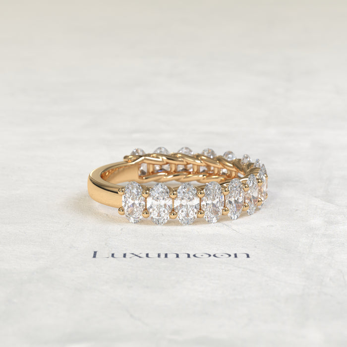 The Avela – Shared Prong Oval Cut Lab Grown Diamond Eternity Band