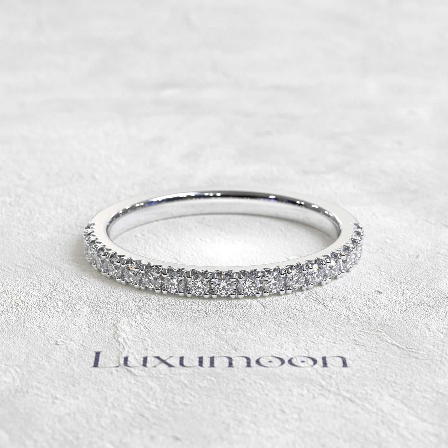 La bague Beliora – Demi-pavée de diamants ronds