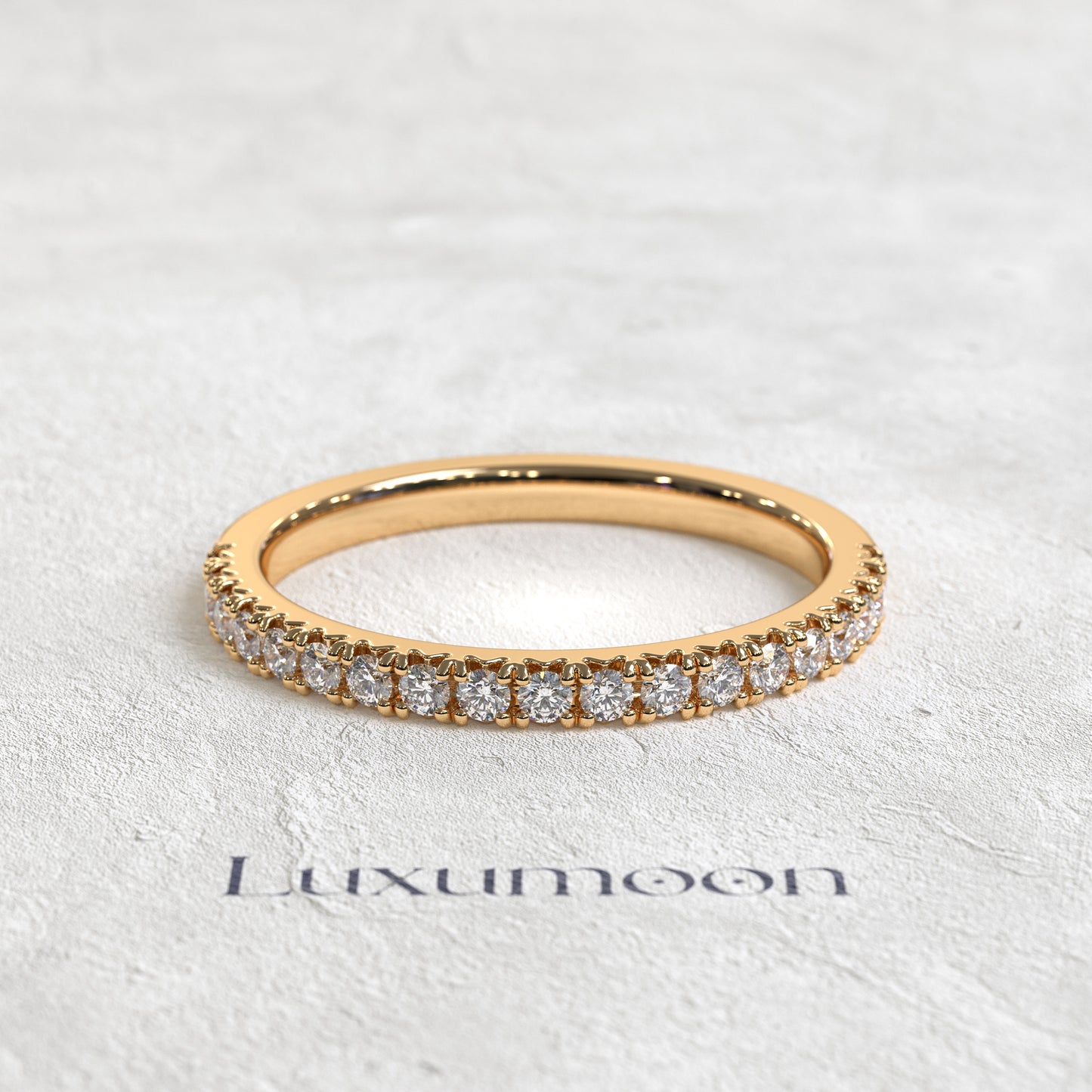 La bague Beliora – Demi-pavée de diamants ronds