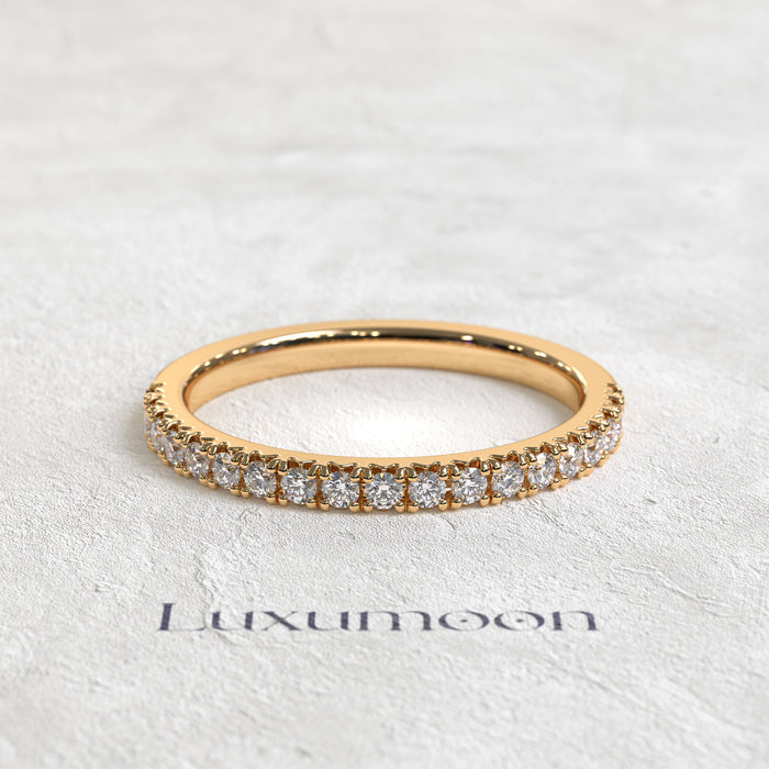 The Beliora – Half Pave Round Diamond Band