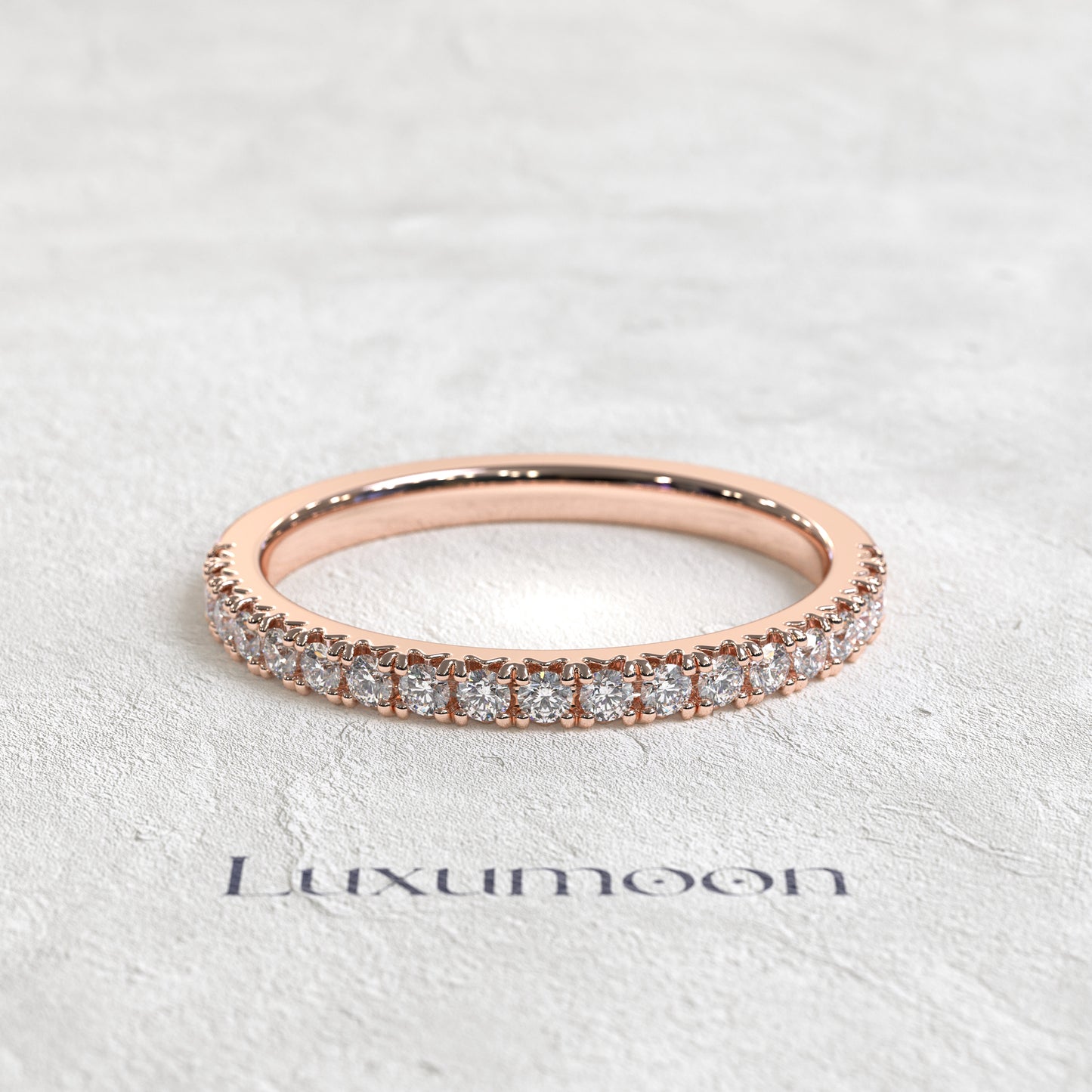 La bague Beliora – Demi-pavée de diamants ronds