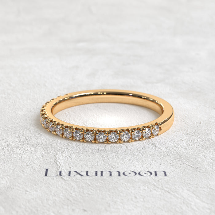 The Beliora – Half Pave Round Diamond Band