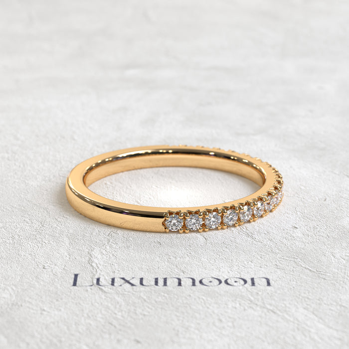 The Beliora – Half Pave Round Diamond Band