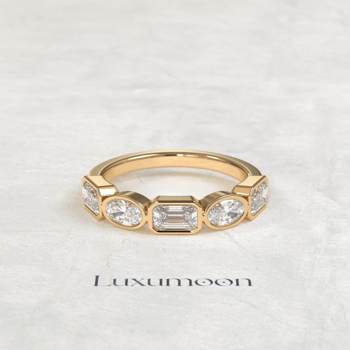 The Piria – Oval & Emerald Cut Lab Grown Diamond Five Stone Bezel Wedding Band