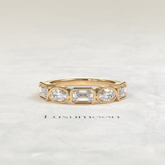 The Piria – Oval & Emerald Cut Lab Grown Diamond Five Stone Bezel Wedding Band
