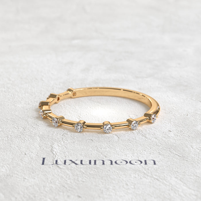 The Doriane – Distance Pave Round Diamond Band