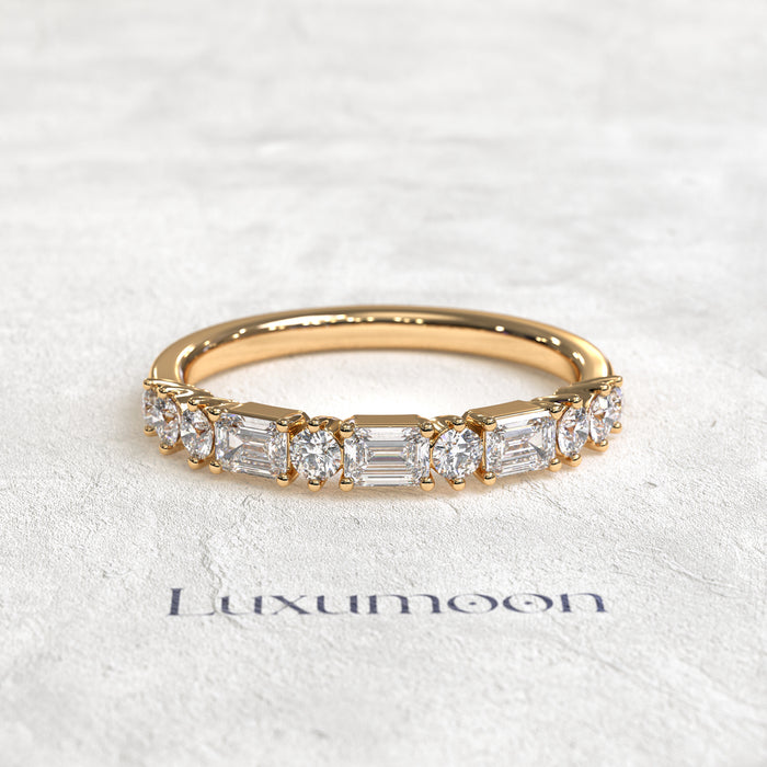 The Solenthia – East-West Emerald & Round Diamond Band