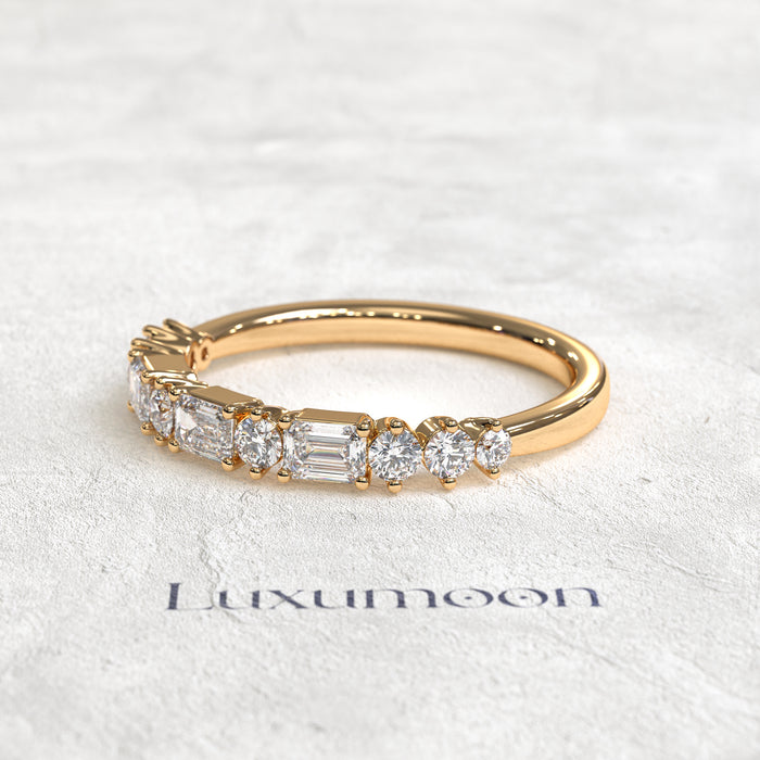 The Solenthia – East-West Emerald & Round Diamond Band