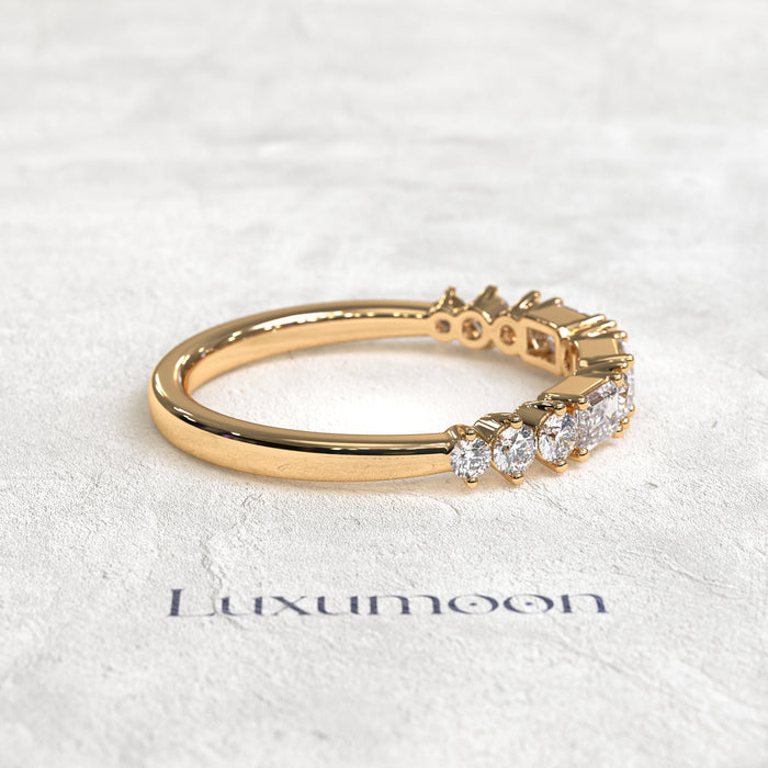 The Solenthia – East-West Emerald & Round Diamond Band